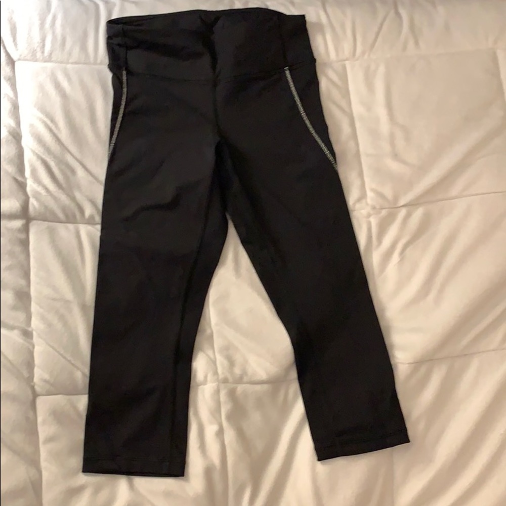 Lululemon size 4 black Capri luxtreme legging